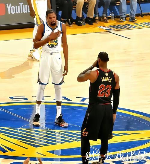 杜兰特狂轰30分詹姆斯低迷 湖人不敌太阳三连胜告终